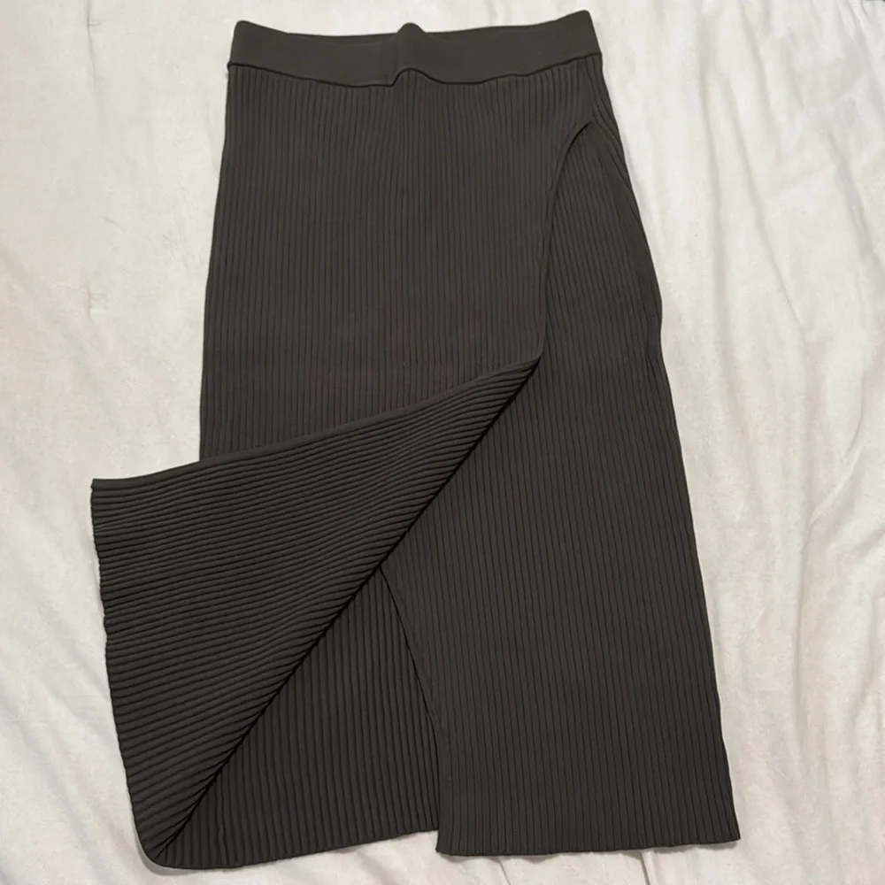 Akris Punto Skirt 
Stretch Viscose Midi Pencil... - Picture 3 of 9